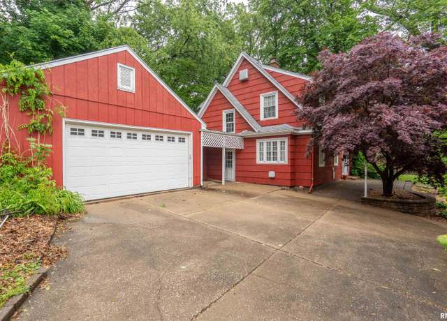 Property at 204 Greenwood Ave, Bettendorf, IA 52722, 3 beds, 1.5 baths