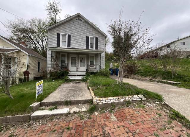 Property at 1012 W 9th St, Alton, IL 62002, 4 beds, 1 bath