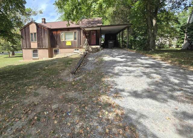 Property at 1130 W Walkup St, Carbondale, IL 62901, 3 beds, 2 baths