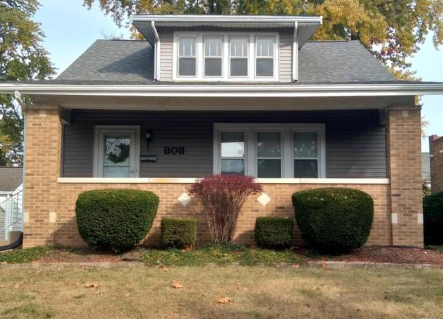 Property at 803 W Meadow Pl, Peoria, IL 61604, 4 beds, 1.5 baths