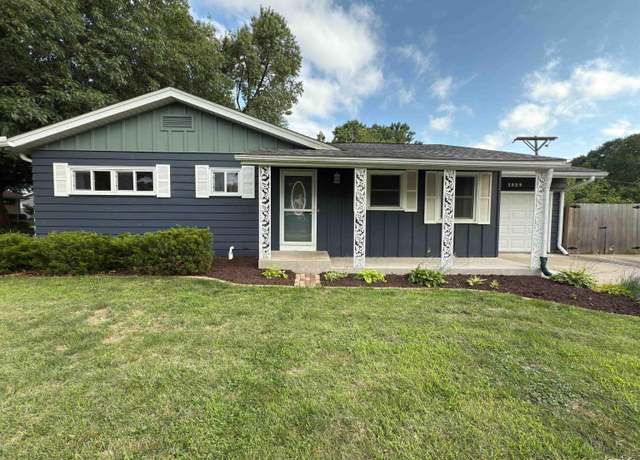 Property at 1525 Elmwood Ave, Bettendorf, IA 52722, 4 beds, 2.5 baths
