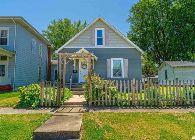Property at 109 6th St, Lincoln, IL 62656, 3 beds, 1 bath