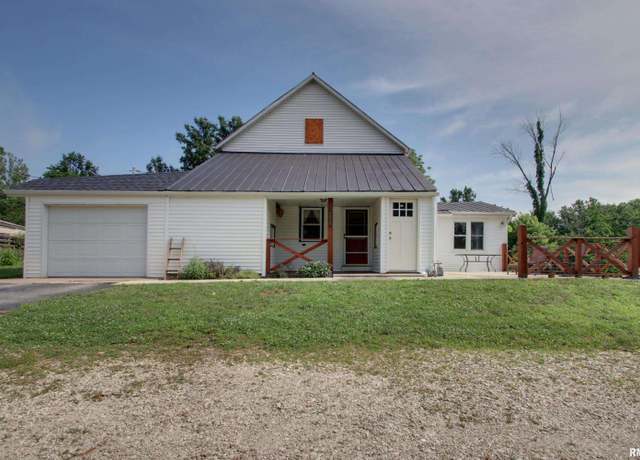 Property at 2620 Saint Anthony Rd, Quincy, IL 62305, 3 beds, 2 baths