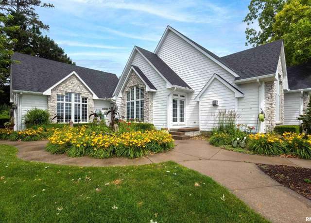 Property at 21945 Great River Rd, Le Claire, IA 52753, 4 beds, 3 baths