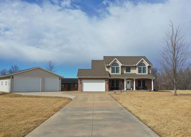 Property at 807 Swedenberg Rd, Knoxville, IL 61448, 4 beds, 3.5 baths