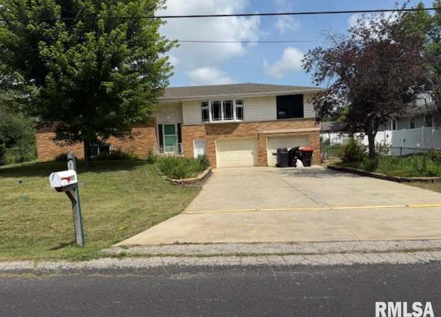 Property at 1107 W Wilshire Dr, Peoria, IL 61614, 3 beds, 2.5 baths
