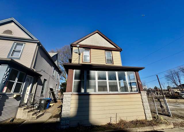 Property at 1011 4th Ave, Moline, IL 61265, 3 beds, 2 baths