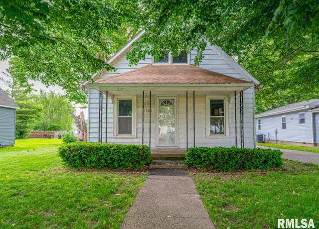 Property at 1507 4th St, Lincoln, IL 62656, 4 beds, 1 bath