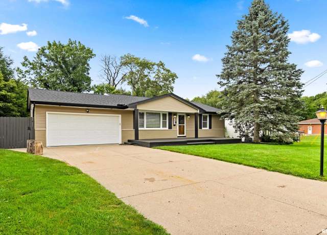 Property at 1822 S Timber Ct, Peoria, IL 61607, 4 beds, 2.5 baths