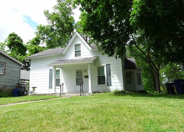 Property at 1916 E 13th St, Davenport, IA 52803, 3 beds, 1 bath