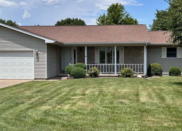 Property at 3411 E Sunset Dr, Taylorville, IL 62568, 3 beds, 2 baths