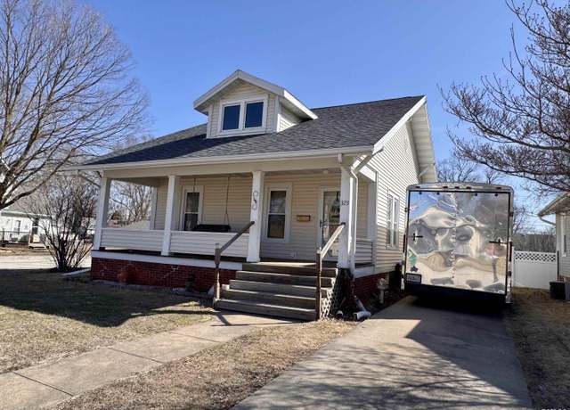 Property at 329 N Pearl St, Macomb, IL 61455, 3 beds, 2 baths