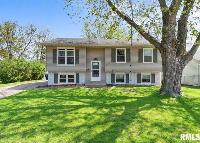 Property at 3555 Eldorado Dr, Bettendorf, IA 52722-2628, 4 beds, 2 baths