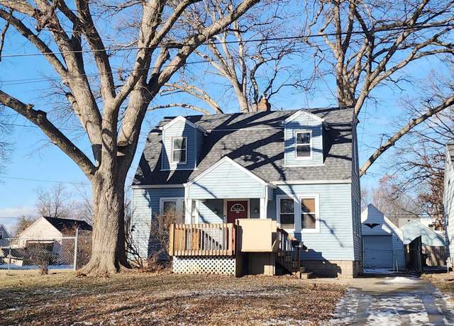 Property at 1011 E Seneca Pl, Peoria, IL 61603, 3 beds, 1.5 baths