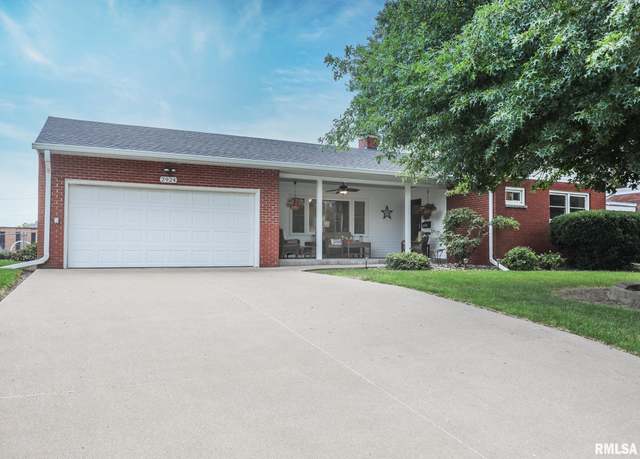 Property at 2924 30th Ave, Rock Island, IL 61201, 3 beds, 3 baths