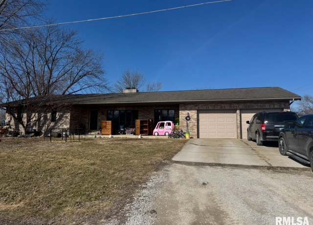 Property at 700 W Vine St, Edinburg, IL 62531, 3 beds, 1.5 baths