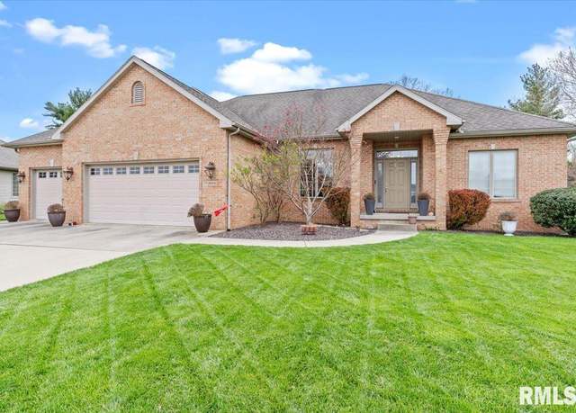 Property at 2228 W Laurel St, Springfield, IL 62704, 4 beds, 3.5 baths