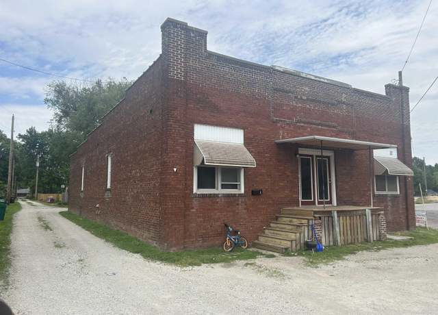 Property at 111 W 2nd St, Taylorville, IL 62568, 4 beds, 3 baths
