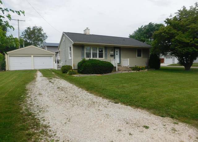 Property at 1903 S East St, Jacksonville, IL 62650, 3 beds, 1 bath