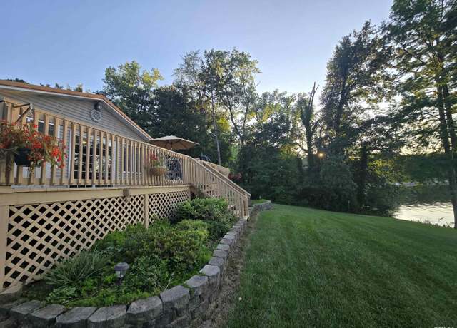 Property at 1640 Club House Rd, Centralia, IL 62801, 2 beds, 2 baths