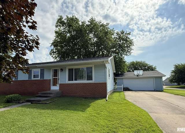 Property at 1541 Oriole Dr, Galesburg, IL 61401, 3 beds, 2 baths