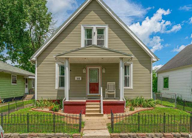 Property at 612 Omaha Ave, Lincoln, IL 62656, 3 beds, 2 baths