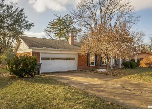Property at 904 S Briarwood Dr, Carbondale, IL 62901, 5 beds, 3 baths
