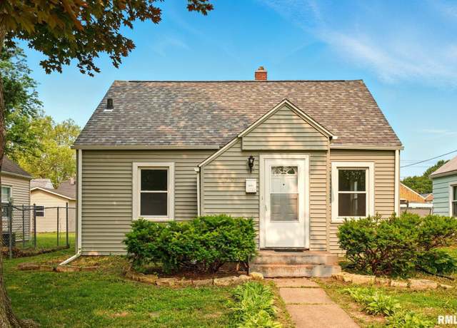 Property at 2121 4th St, Moline, IL 61265, 4 beds, 1 bath