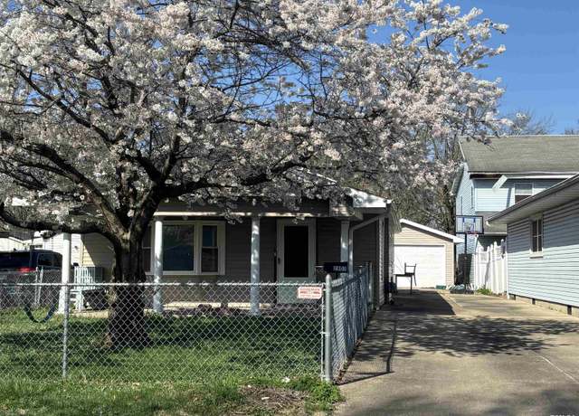 Property at 2803 S Pasfield St, Springfield, IL 62704, 2 beds, 1 bath