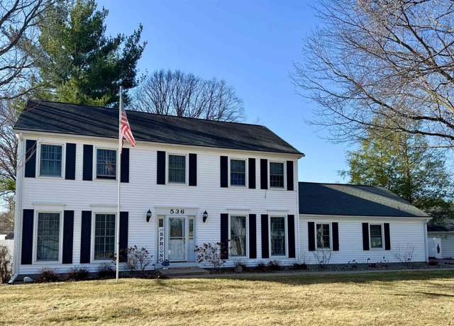 Property at 536 Meadow Dr, Macomb, IL 61455, 4 beds, 3.5 baths