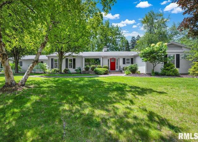 Property at 486 E High Point Dr, Peoria, IL 61614, 4 beds, 3.5 baths