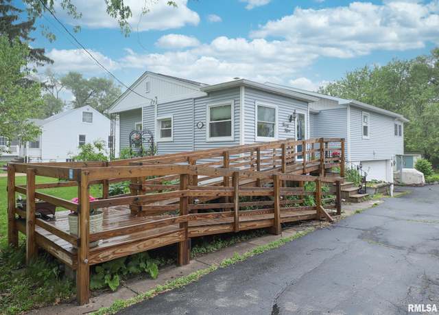 Property at 2015 N Zenith Ave, Davenport, IA 52804, 3 beds, 1.5 baths
