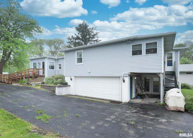 Property at 2015 N Zenith Ave, Davenport, IA 52804, 3 beds, 1.5 baths