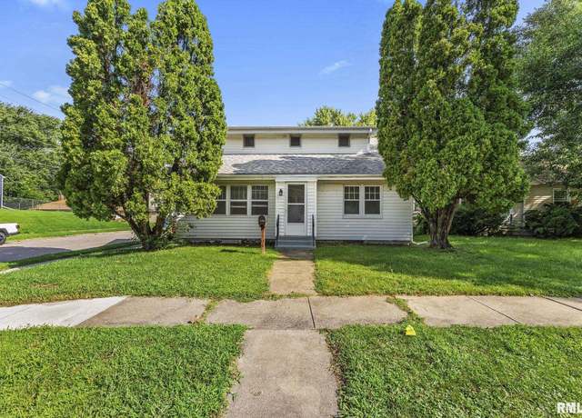 Property at 2704 E High St, Davenport, IA 52803, 3 beds, 1.5 baths
