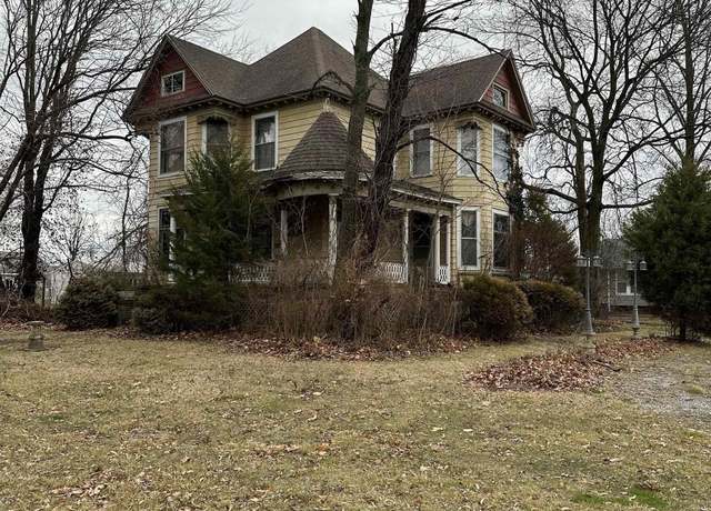 Property at 230 S Mulberry St, Duquoin, IL 62832, 4 beds, 3 baths