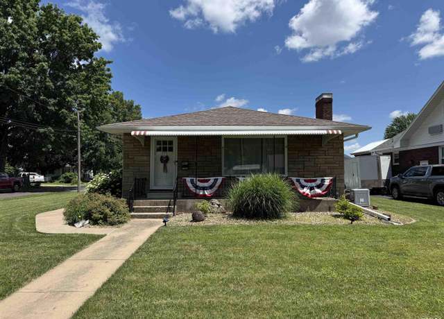 Property at 995 Brown Ave, Galesburg, IL 61401, 3 beds, 2 baths