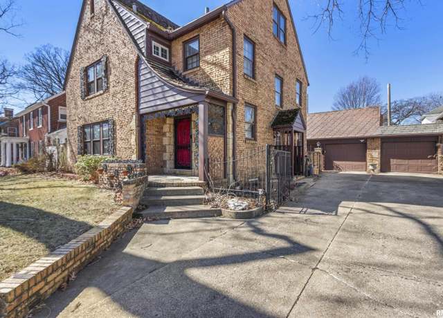 Property at 3923 N Knoxville Ave, Peoria, IL 61614, 4 beds, 2.5 baths