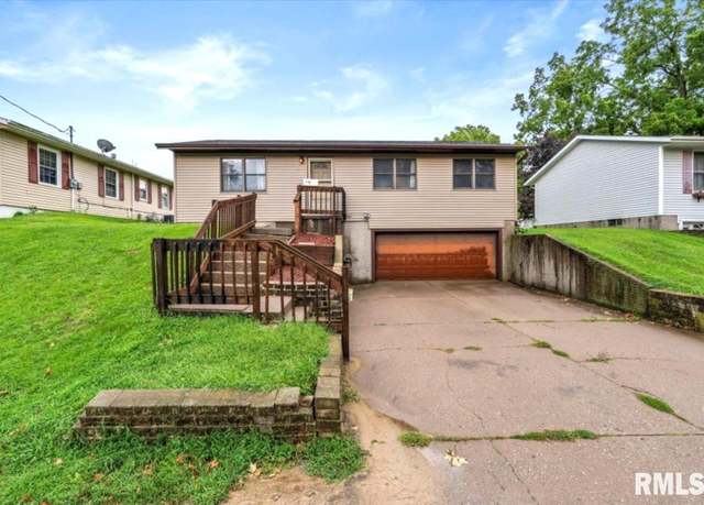 Property at 836 Newell Ave, Muscatine, IA 52761, 3 beds, 2 baths