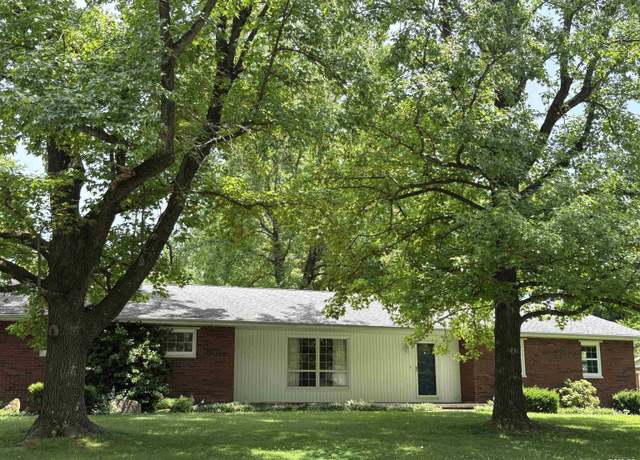 Property at 822 N 24th St, Murphysboro, IL 62966, 3 beds, 2 baths