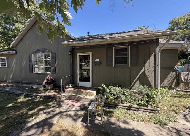 Property at 617 N Walnut St, Centralia, IL 62801, 3 beds, 1 bath
