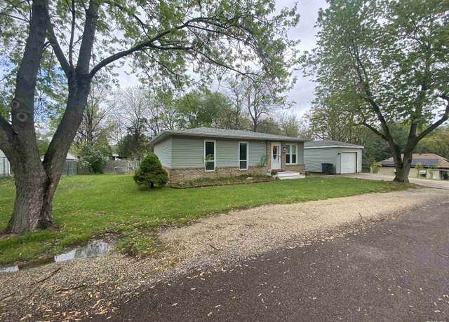 Property at 203 E Whipp Ave, Bartonville, IL 61607, 3 beds, 1.5 baths