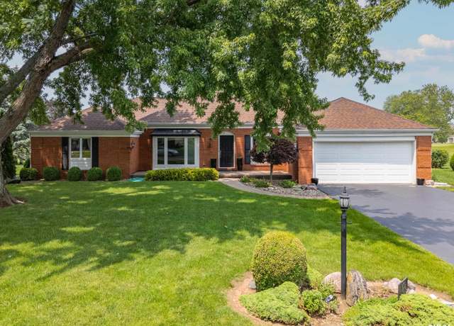 Property at 22 Cypress Pt, Pekin, IL 61554, 3 beds, 2 baths