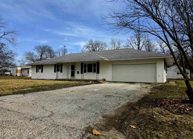 Property at 420 N Marion St, Carthage, IL 62321, 4 beds, 2 baths