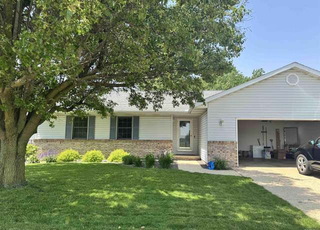 Property at 4301 Russell Dr, Springfield, IL 62703, 3 beds, 2 baths