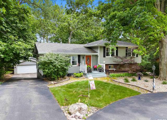 Property at 4022 N Harvard Ave, Peoria, IL 61614, 4 beds, 2 baths
