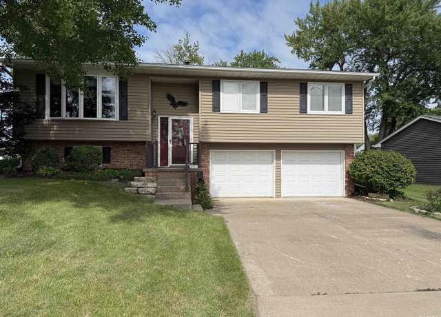 Property at 2957 9 1/2 St, East Moline, IL 61244, 3 beds, 1.5 baths