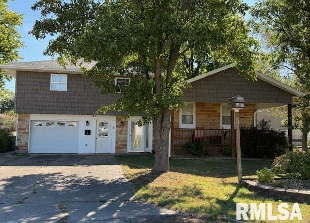 Property at 404 N Maple St, Christopher, IL 62822, 4 beds, 2 baths