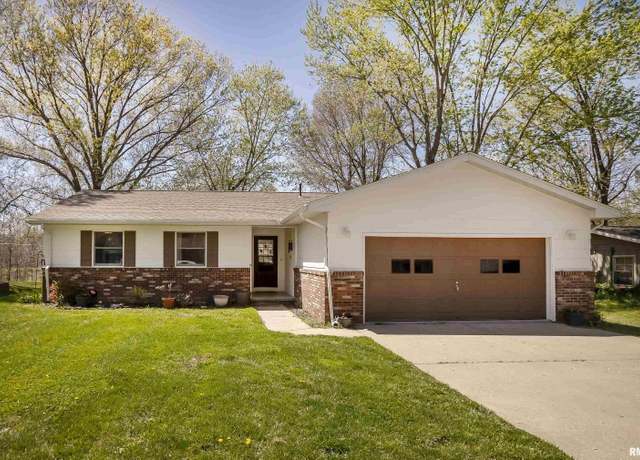 Property at 1014 S Emerald Ln, Carbondale, IL 62901, 3 beds, 2 baths