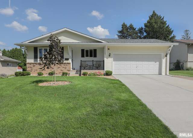 Property at 2865 S Hampton Dr, Bettendorf, IA 52722, 4 beds, 2.5 baths