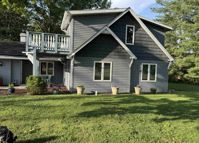 Property at 1310 E Grand Ave, Carbondale, IL 62901, 3 beds, 2 baths